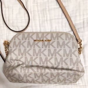 Michael kors jet set dome crossbody purse, medium.
